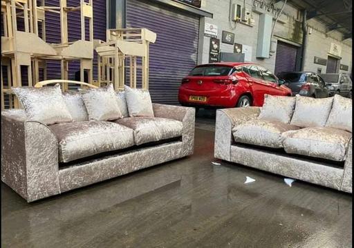 Buy & Sell Sutton Trinity Birmingham - Photos for Crushed Velvet 3+2 Sofa Pair And Footstool