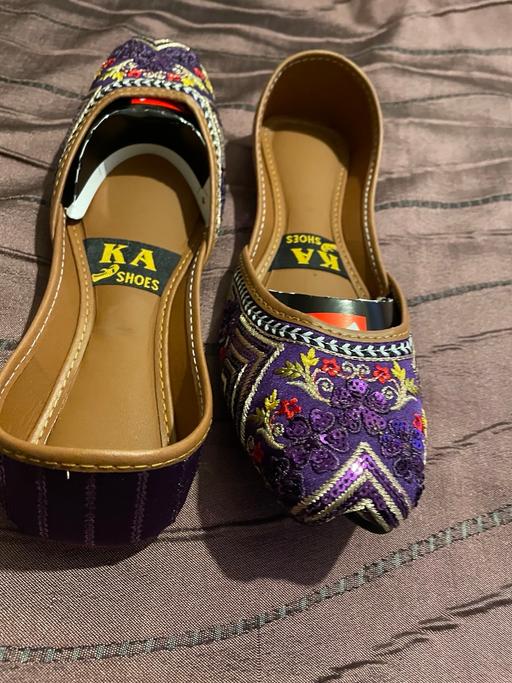 Buy & Sell Carlton Gedling - Photos for Purple embroidered khussa / jutti 5.5 uk