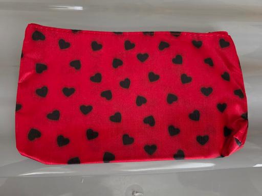 Buy & Sell Blackpool Town Centre Blackpool - Photos for Heart make up bag NEW
