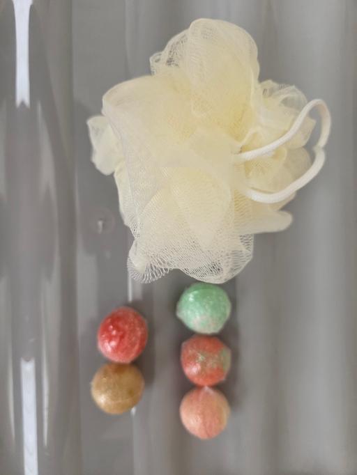 Buy & Sell Blackpool Town Centre Blackpool - Photos for Bath wash sponge & bath bombs x 5 NEW