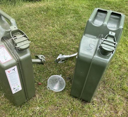 Vehicles Great Bridge Sandwell - Photos for Petrol 2 x 20 ltr Jerry cans Inc spouts