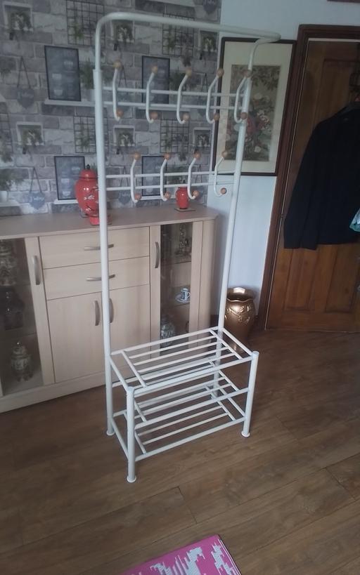 Buy & Sell Swinley Wigan - Photos for HAT,COAT,+SHOE STAND