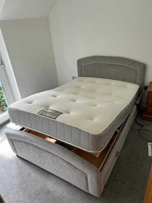 Buy & Sell Thakeham Horsham - Photos for Sitting Pretty Electric Adjustable Bed 4’ 6”