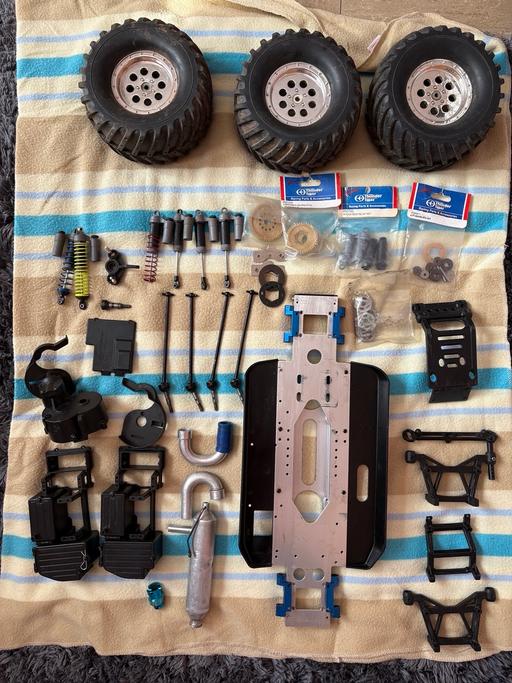 Buy & Sell Lawrence Weston Bristol - Photos for Thunder tiger MTA4 nitro truck