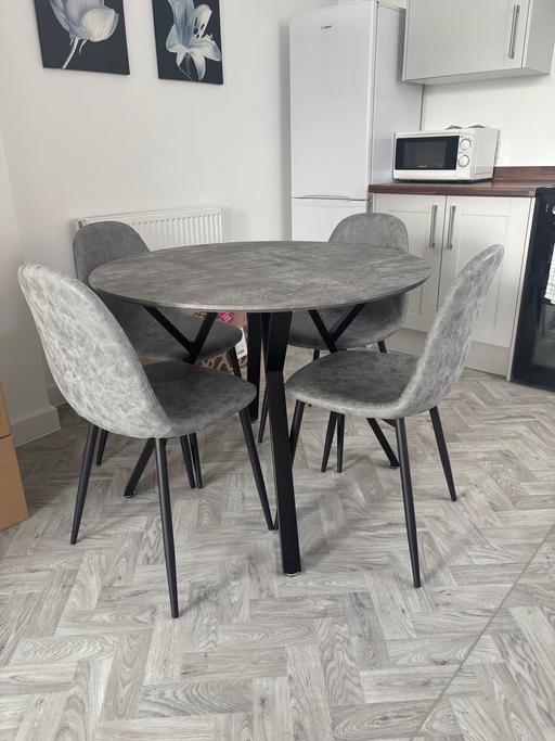 Buy & Sell Newton-Le-Willows Saint Helens - Photos for Dining Table & 4 Chairs