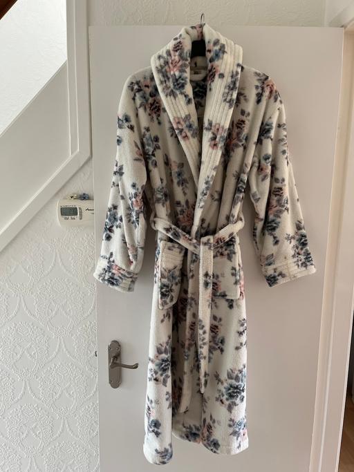 Buy & Sell Ettingshall Park Wolverhampton - Photos for LADIES DRESSING GOWN
