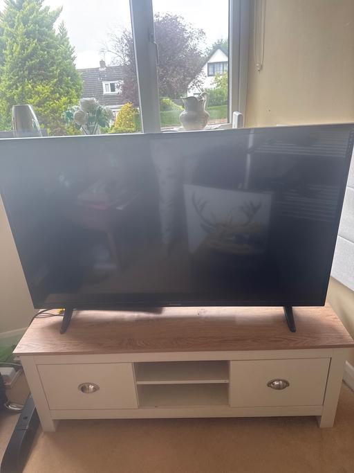 Buy & Sell Wakefield City Centre Wakefield - Photos for 50 inch Tv & cabinet