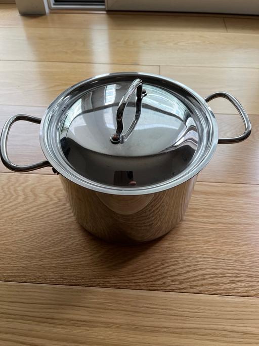 Buy & Sell Cubitt Town East London - Photos for Pot with lid