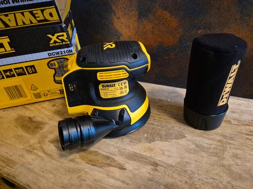 Buy & Sell West Bromwich Sandwell - Photos for DeWalt DCW210 18V XR Brushless 125mm Sander