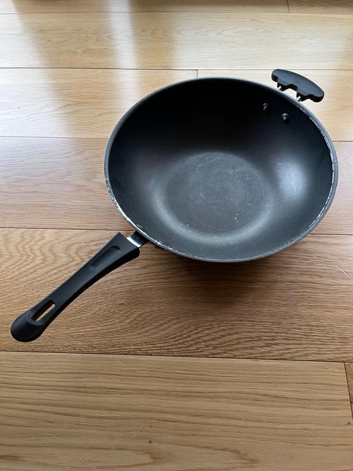 Buy & Sell Leamouth East London - Photos for Large frying pan / wok