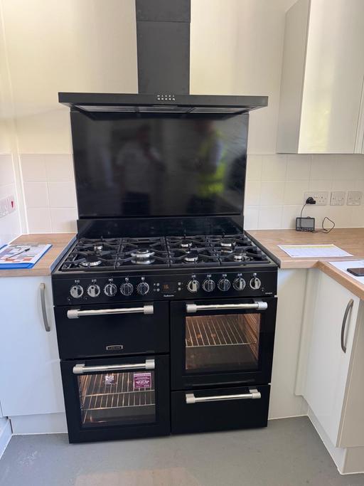 Buy & Sell Iver Buckinghamshire - Photos for Range oven with backsplash and hood