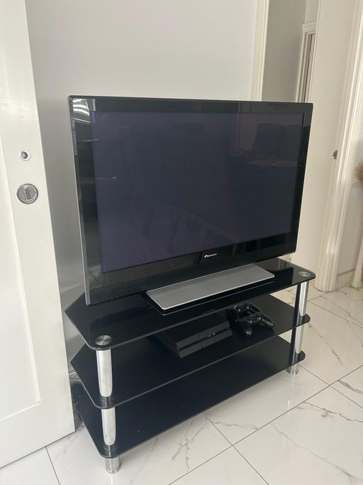 Buy & Sell Hook South West London - Photos for Pioneer TV and black TV stand