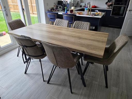 Buy & Sell Handforth Cheshire East - Photos for 🏠 Modern Dining Table Set & 6 Quilted Chairs