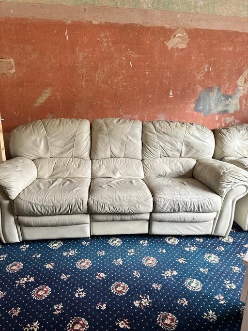 Buy & Sell Atherton Wigan - Photos for Cream leather sofa