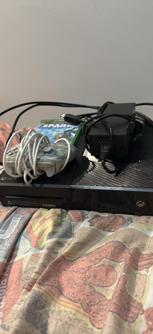 Buy & Sell Oxley Wolverhampton - Photos for Xbox one 1tb pad and leads and game