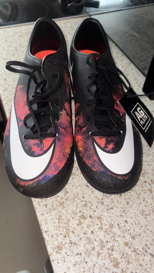 Buy & Sell Wolverhampton West Midlands - Photos for Football boots Astro turf size 8
