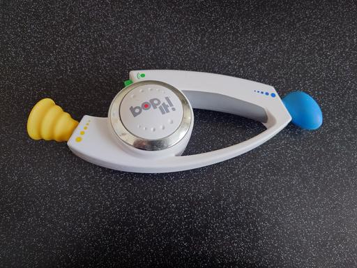 Buy & Sell Woodthorpe Charnwood - Photos for White handheld bop it 2008