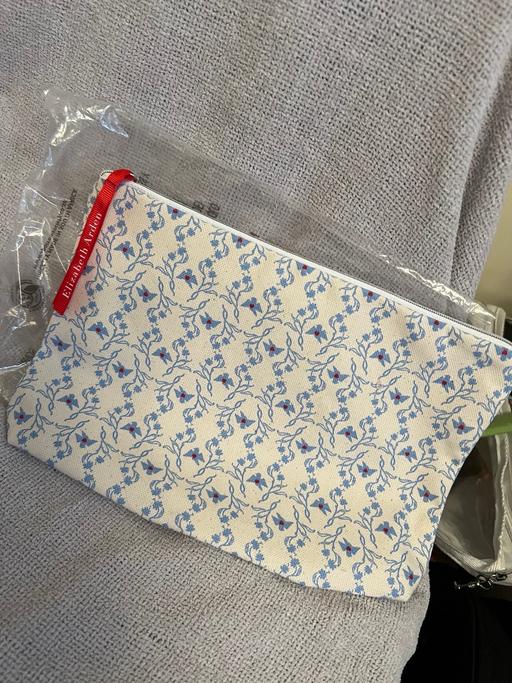 Buy & Sell Easington Lane Sunderland - Photos for Strong Make Up Bag ( New )