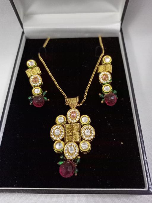 Buy & Sell Hall Green Birmingham - Photos for VINTAGE COSTUME JEWELLERY SET.