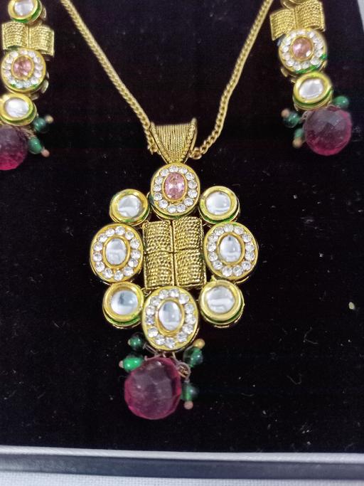 Buy & Sell Tyseley Birmingham - Photos for VINTAGE COSTUME JEWELLERY SET.