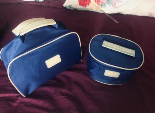Buy & Sell Cann Hall East London - Photos for Blue and white makeup bag
