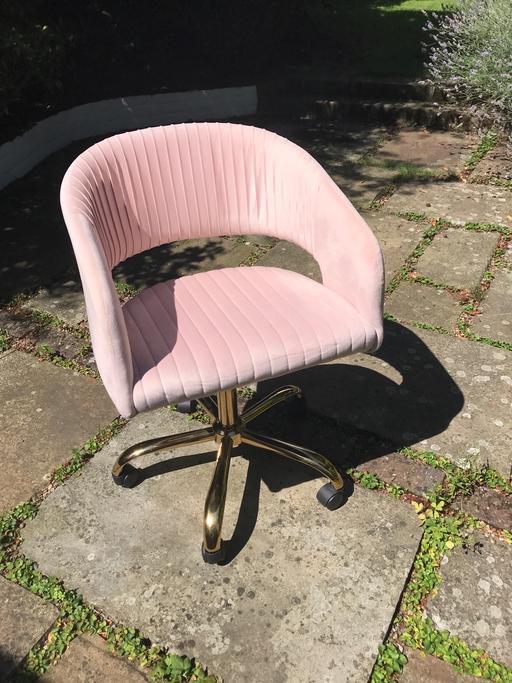 Buy & Sell Upton South East London - Photos for Pink swivel chair