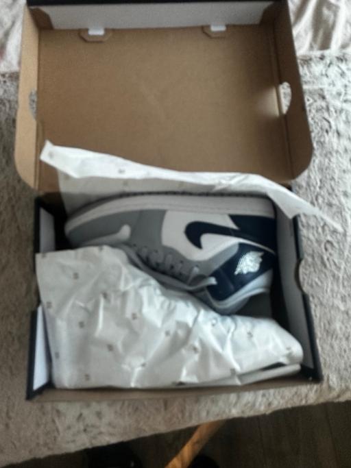 Buy & Sell Southend South East London - Photos for Air Jordan 1's Mid- SIZE 8