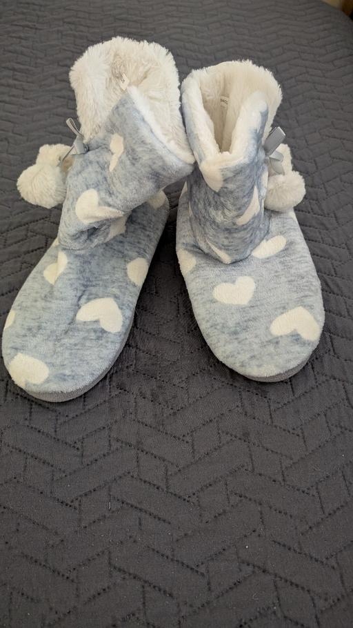 Buy & Sell Northfield Birmingham - Photos for BOOT SLIPPERS WITH POM POMS ON