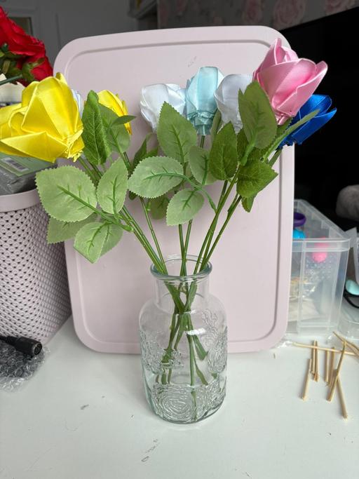 Buy & Sell South Hackney East London - Photos for mixed ribbon roses with vase