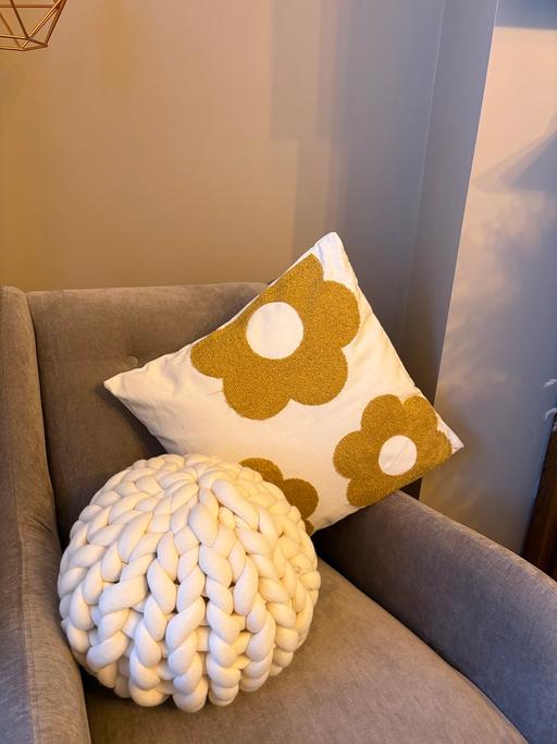 Buy & Sell Wigan Town Centre Wigan - Photos for Selling two new flowers cushions