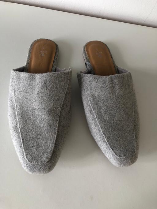 Buy & Sell Cradley Heath Sandwell - Photos for (Size 5) LADIES FLATS FROM TU