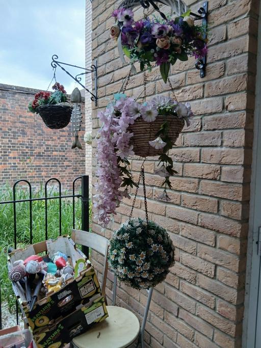 Buy & Sell Feltham Hounslow - Photos for hanging baskets