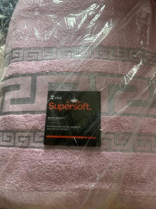 Buy & Sell Coventry Nuneaton and Bedworth - Photos for 3 huge bath sheets pink