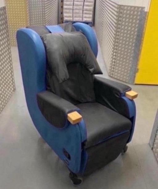 Buy & Sell Croydon Croydon - Photos for SALE AREFLEX HYDROTILY MANUAL R.RECLINER-DEL.