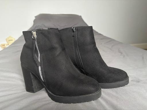 Buy & Sell Rowley Village Sandwell - Photos for Girls Suede Ankle Boots - Size 4
