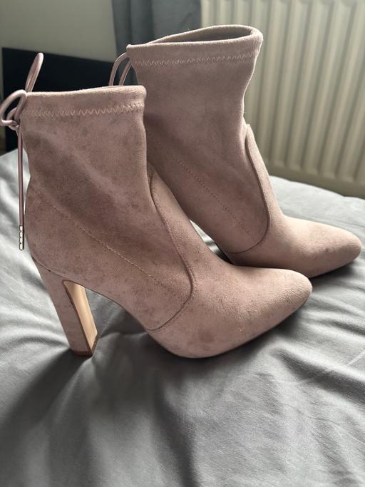 Buy & Sell Rowley Village Sandwell - Photos for Ladies pale pink suede boots - Size 4