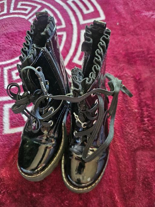 Buy & Sell Northfield Birmingham - Photos for 🖤 Girls Black Patent Combat Boots – Size 6