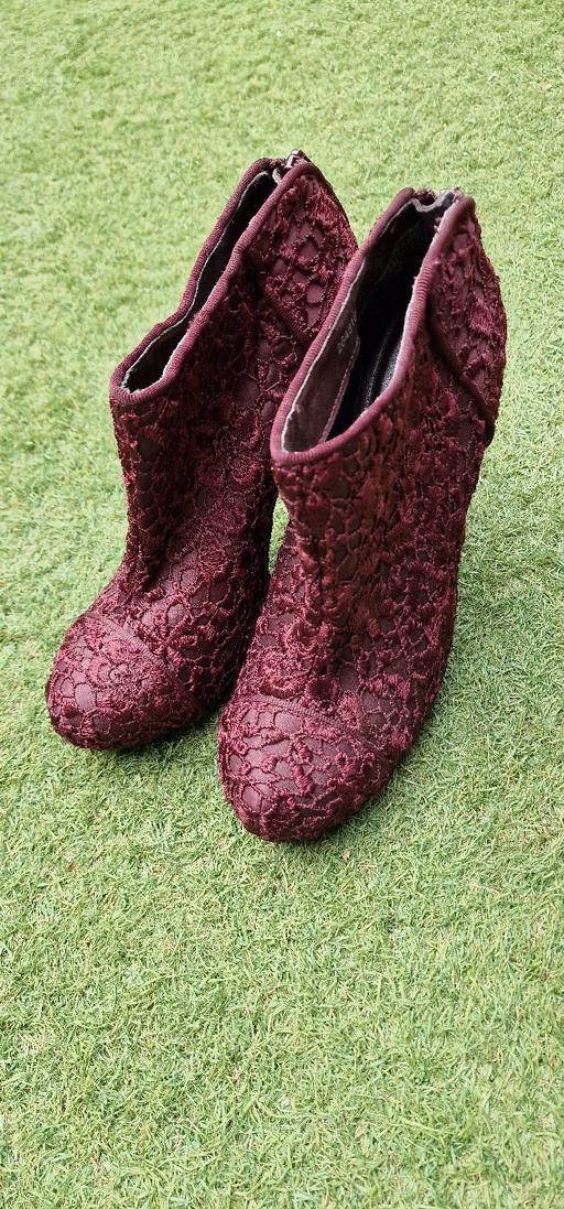 Buy & Sell London Luton Airport Luton - Photos for Womens New Look Floral Boots size 5 Uk