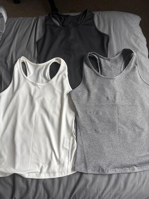 Buy & Sell Rowley Village Sandwell - Photos for Woman’s set of 3 tops - Small