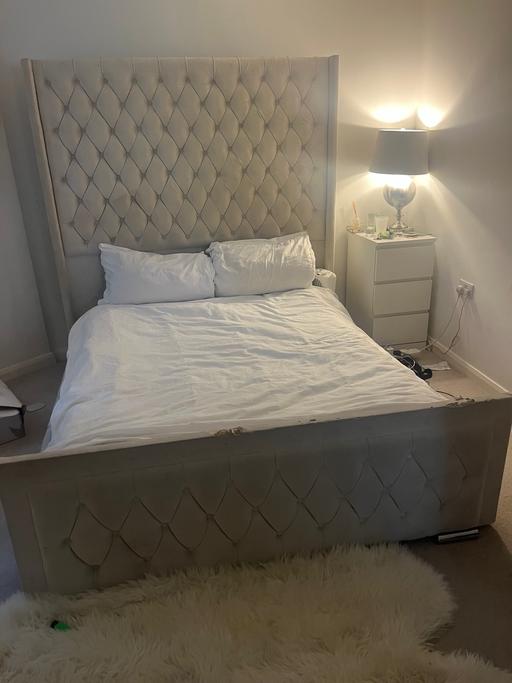 Buy & Sell Devons Road East London - Photos for Double bed with gas lift