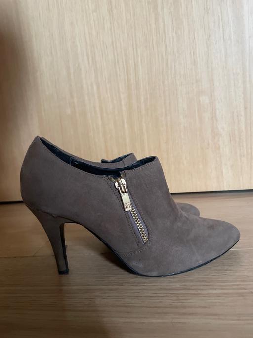 Buy & Sell Edinburgh Bioquarter Edinburgh - Photos for Primadonna heels