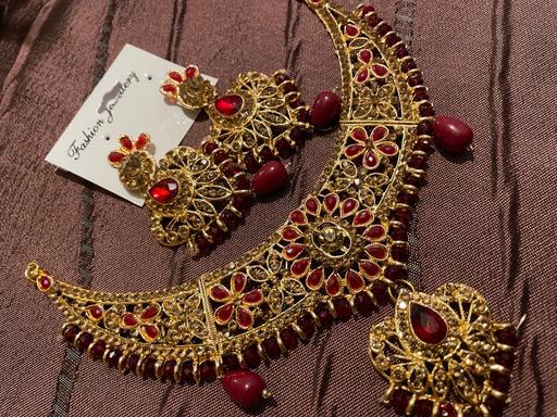 Buy & Sell Carlton Gedling - Photos for Red and gold jewellery set