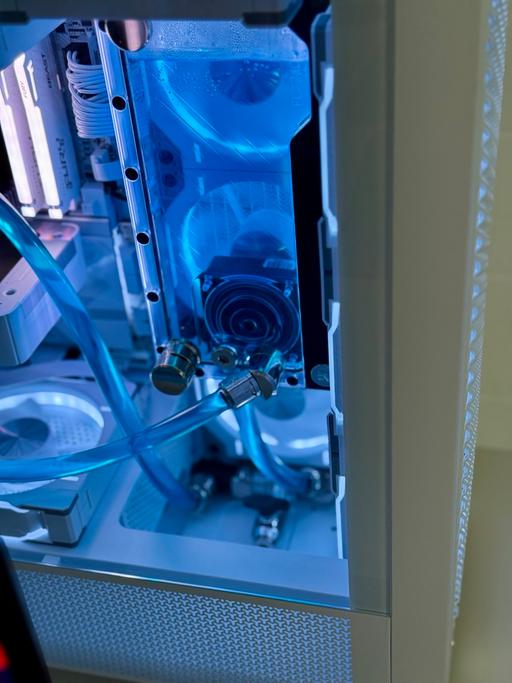 Buy & Sell Brunswick Park North London - Photos for Custom all white high performance PC