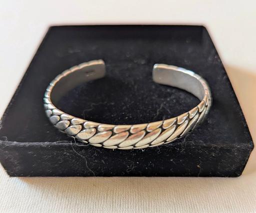 Buy & Sell Georgetown Blaenau Gwent - Photos for s925 oval pattern cuff bracelet.