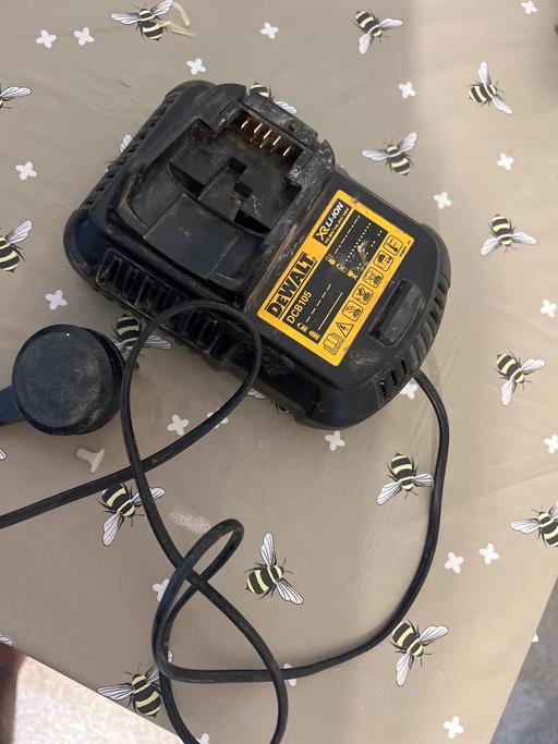 Buy & Sell Catshill Bromsgrove - Photos for DeWalt fast charger
