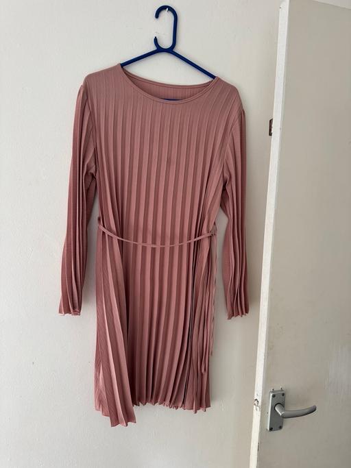 Buy & Sell Aylesbury Buckinghamshire - Photos for Two piece pleated set with tie waist pink