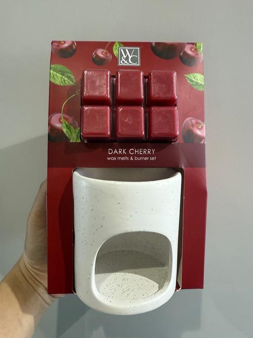 Buy & Sell Blackburn Blackburn with Darwen - Photos for Wax melt and burner set