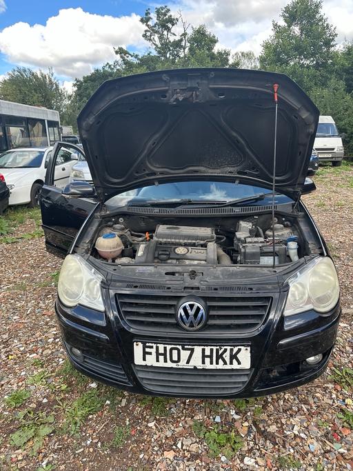 Vehicles Epsom Epsom and Ewell - Photos for 1.4 manual polo 180k runs and drives well