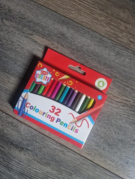Buy & Sell Bardsley Oldham - Photos for 32 Colouring Pencils
