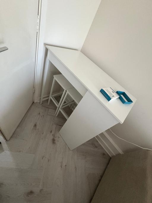 Buy & Sell Forestdale South East London - Photos for 2 seat breakfast table wafair